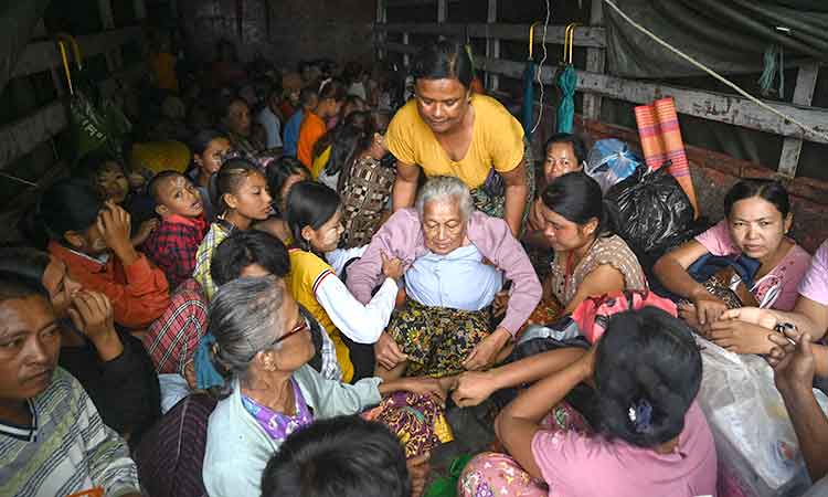 400,000 evacuated as powerful cyclone barrels towards Myanmar, Bangladesh