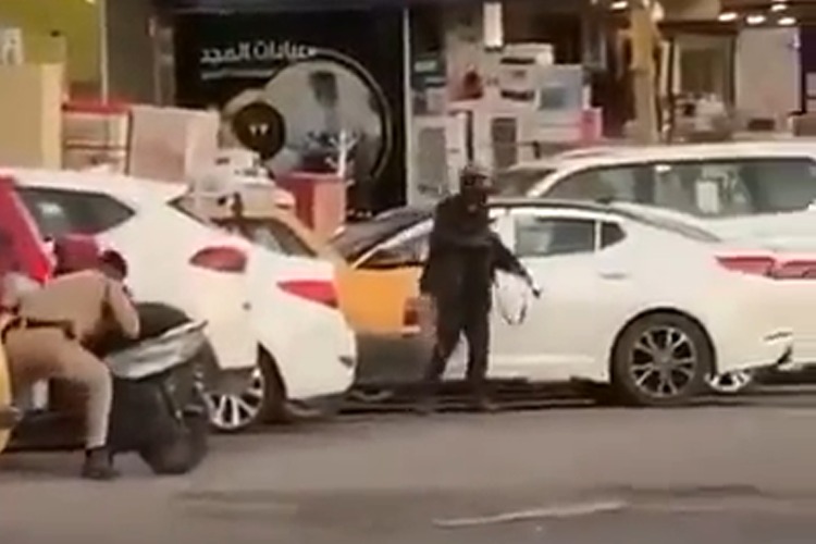 VIDEO: Drug addict brandishing Kalashnikov, shoots randomly at people in Baghdad