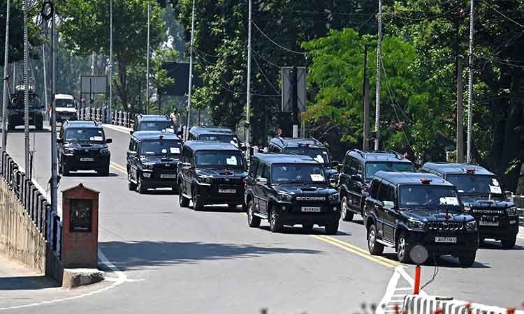 G20 delegates arrive to warm, traditional welcome in Srinagar