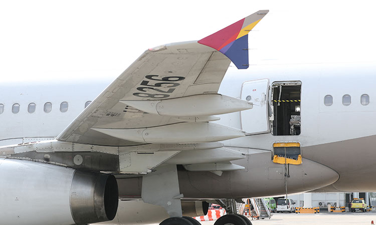 VIDEO: Passenger opens plane door mid-air on Asiana flight, 12 people injured 