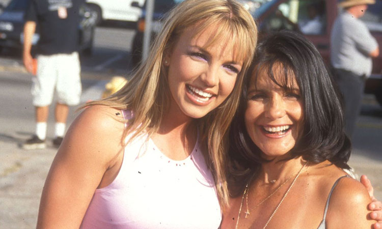 Britney Spears reconciles with mom after bitter family feud