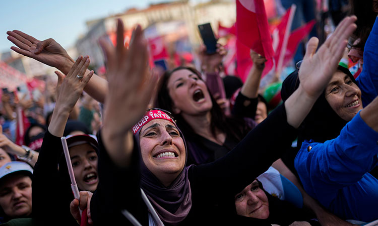 Erdogan urges voters to turn out, rival sees 'last exit' 