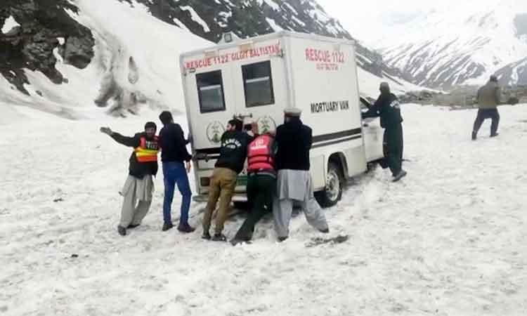 Avalanche in northern Pakistan kills 11 members of nomadic tribe