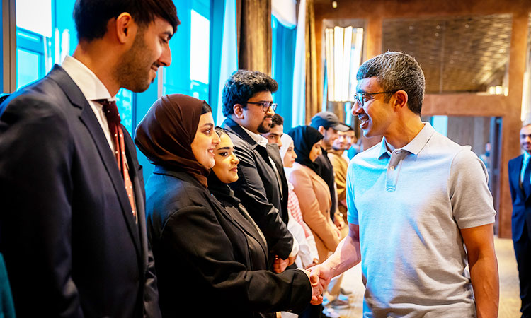 Sheikh Abdullah Bin Zayed meets UAE students studying in Japan