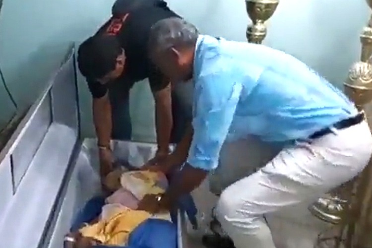 VIDEO: 'Dead' woman wakes up during her funeral in Ecuador