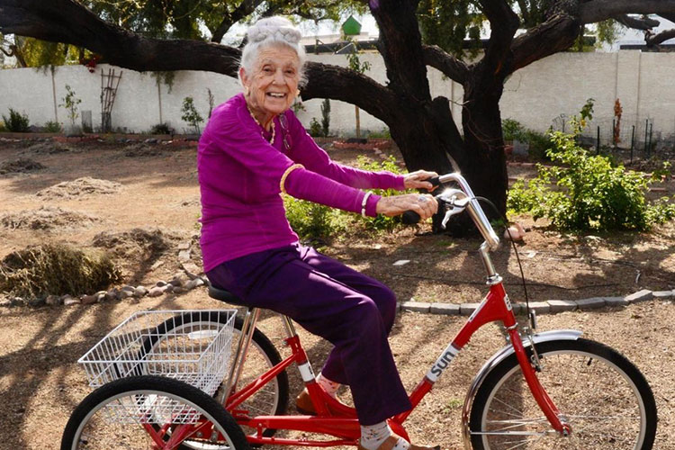 102-year-old US doctor says drinking plenty of water is the secret to long life