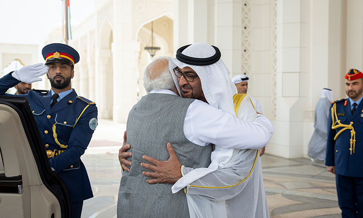 President Sheikh Mohamed receives Indian PM Modi in Abu Dhabi