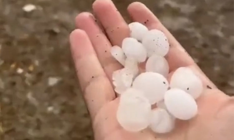 Heavy rain and hail hit many areas in UAE