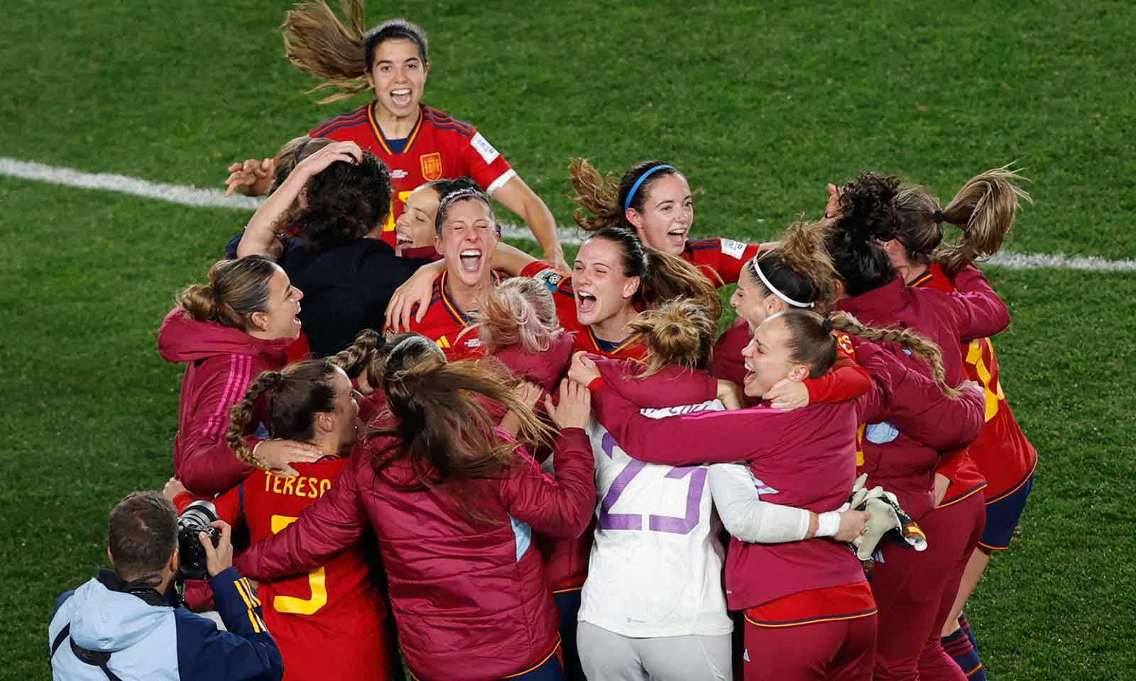 Carmona’s late goal sends Spain to the Women's World Cup final with a 2-1 win over Sweden