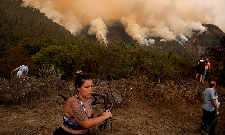 Tens of thousands flee western Canada, Spanish holiday island of Tenerife wildfires