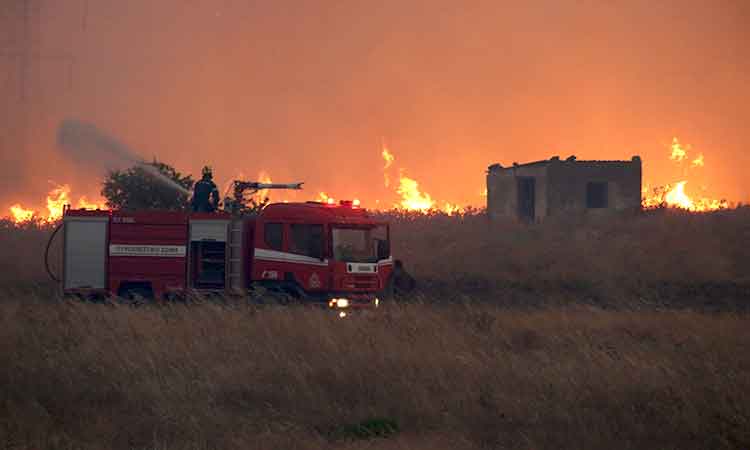 Fresh blaze in Greece as wildfires rage