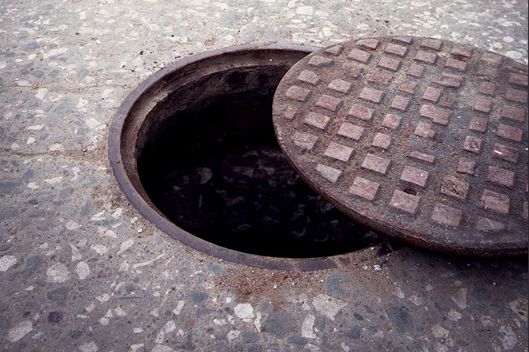 Iraqi child dies after falling into manhole south of Baghdad