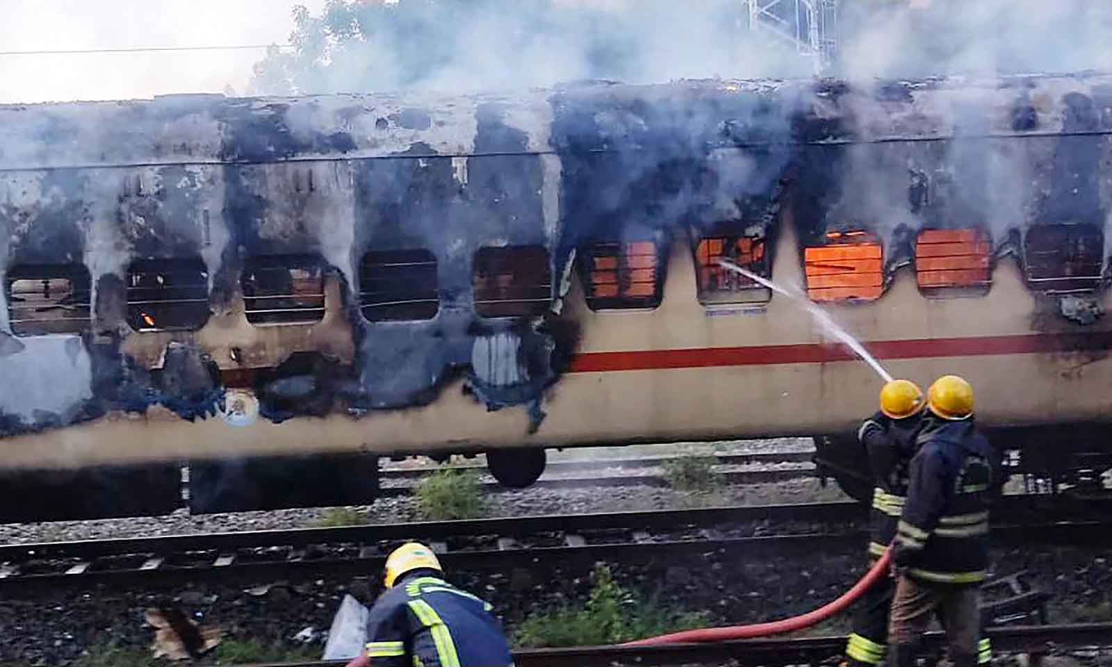 Nine killed in Indian train coach fire