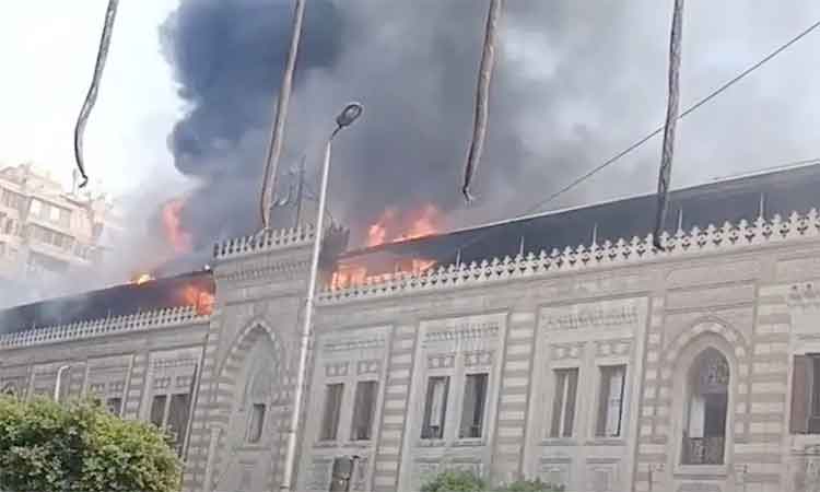 Blaze engulfs historic ministry building in central Cairo