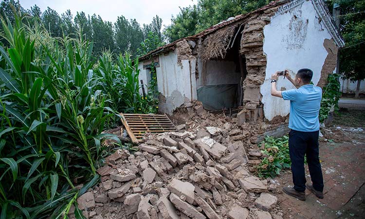 VIDEO: 23 injured, buildings collapse as 5.4 earthquake hits east China