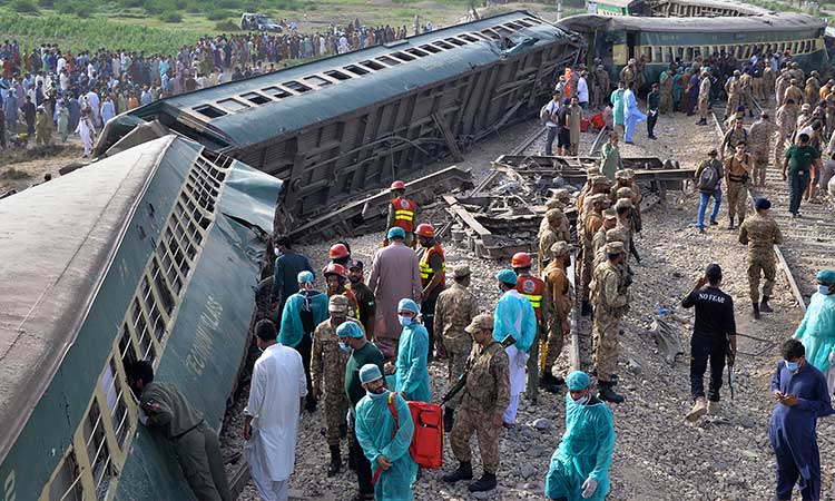 At least 30 killed, over 60 injured after train derails in southern Pakistan