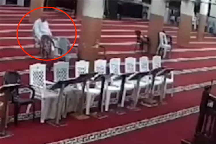 VIDEO: Palestine mosque muezzin dies while reciting the Quran, waiting for the dawn prayer