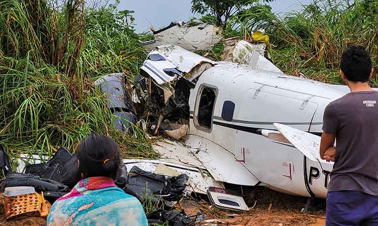 12 people die in a plane crash in the Brazilian Amazon