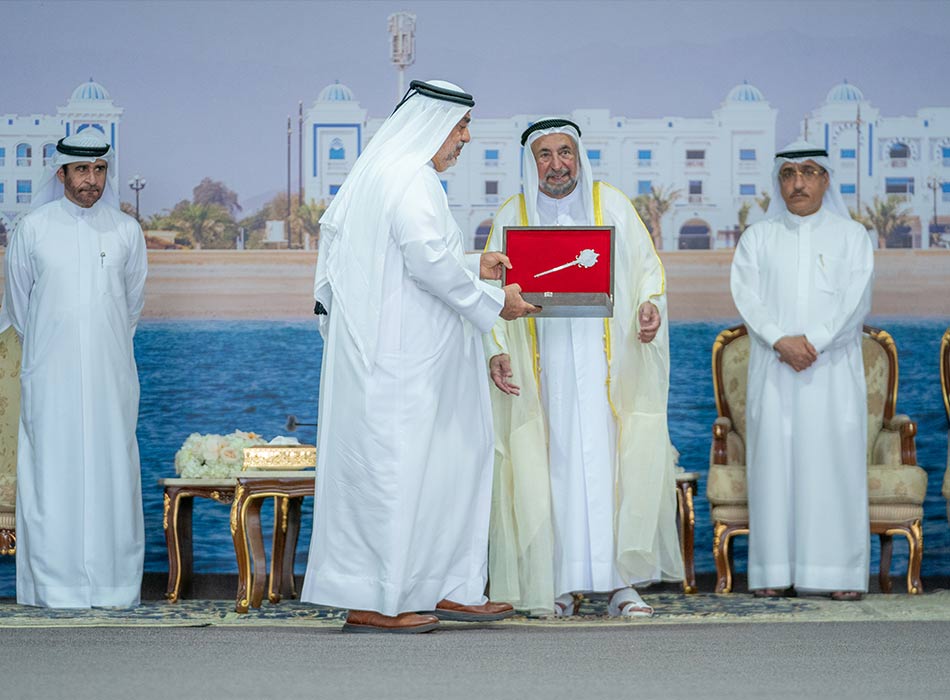 Sultan hands over endowment of building to Awqaf Department