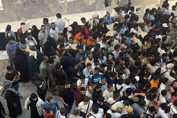 VIDEO: Thousands spend night in front of Apple stores in Dubai to get the latest iPhone 15