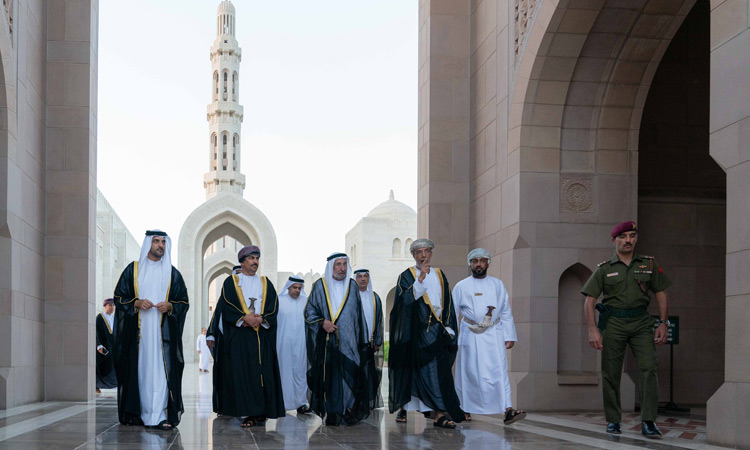 Sheikh Sultan visits Sultan Qaboos Grand Mosque