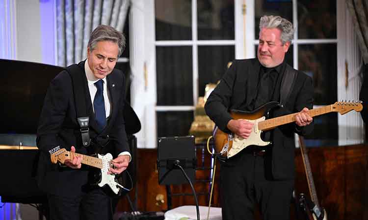 VIDEO: Blinken picks up guitar for new US music diplomacy push