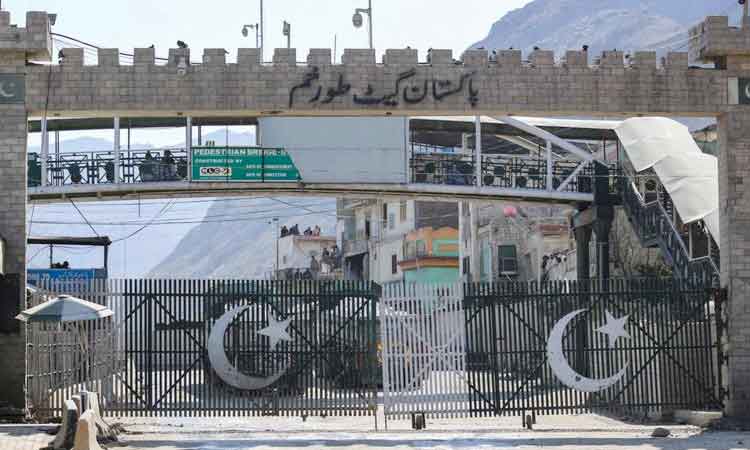 Main Pakistan-Afghan border crossing closed for second day after clashes