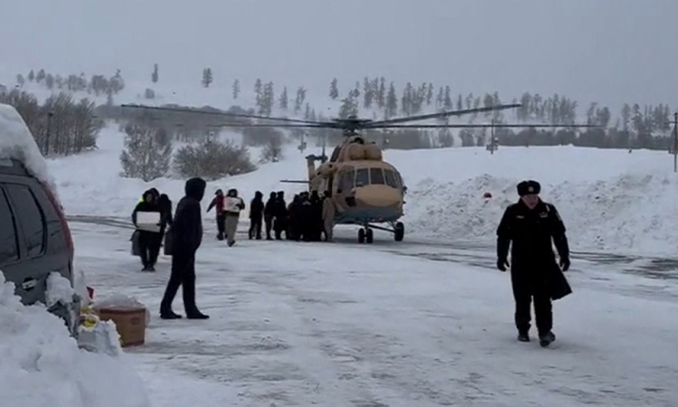 1,000 tourists trapped in China's Xinjiang after avalanches airlifted to safety 