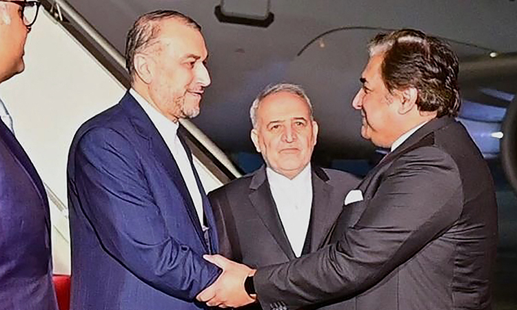 Iran FM in Pakistan for talks after tit-for-tat air strikes