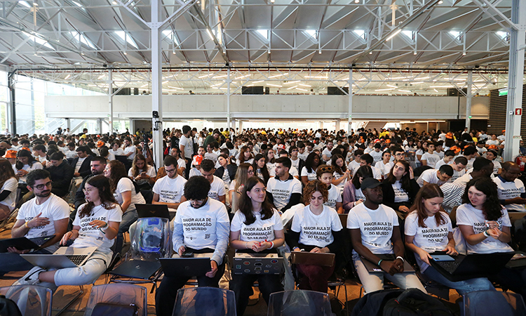 Portuguese school sets world record for largest computer programming lesson