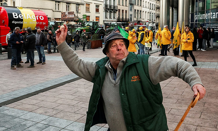 French farmers' union call for end of blockades as anger spreads in Europe