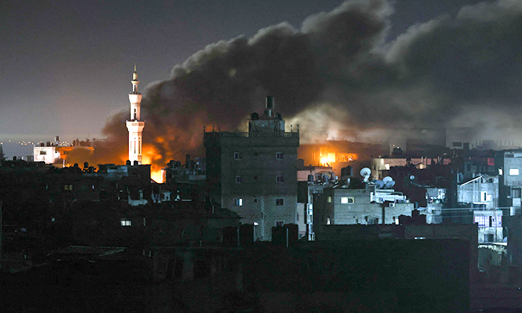 Israeli strikes kill 100 in Rafah