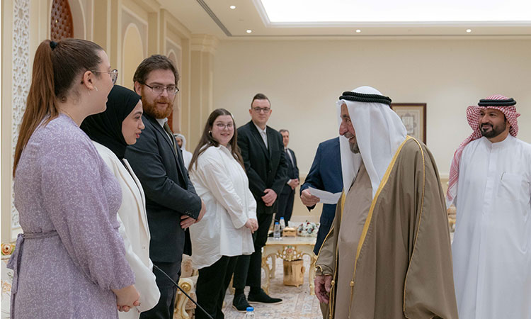 Sheikh Sultan receives students studying Arabic language at Austrian universities