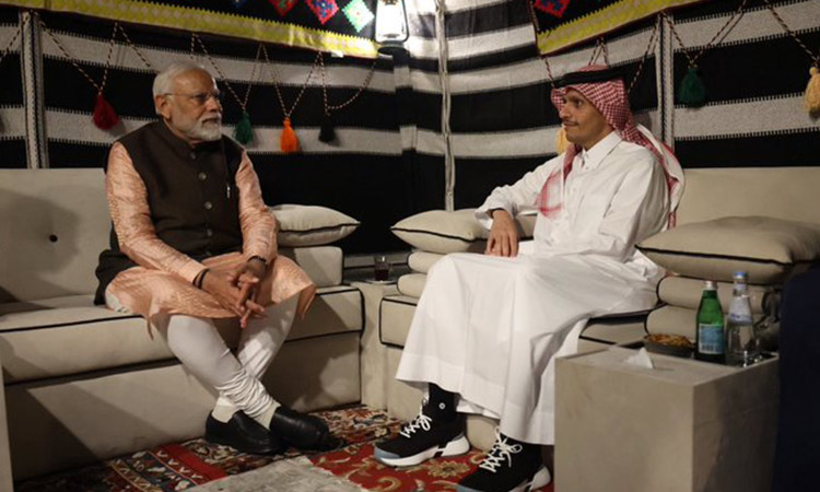 Modi meets Qatari PM, greets overjoyed Indians in Qatar