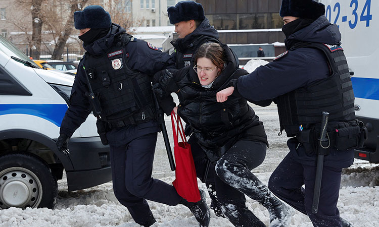 340 mourners detained in Russia at events in memory of opposition leader Navalny