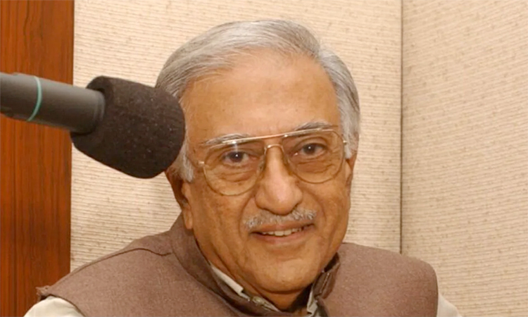 Ameen Sayani, the iconic voice of ‘Binaca Geet Mala’ and radio’s golden era in India, passes away at 91