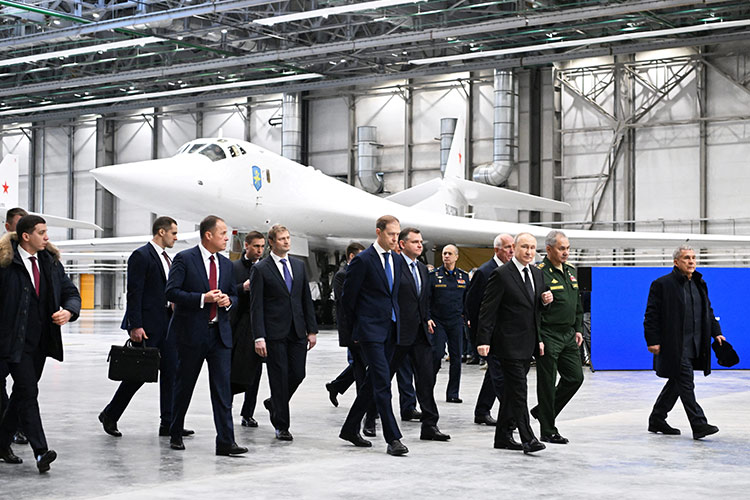 Putin takes ride on supersonic bomber: State TV 