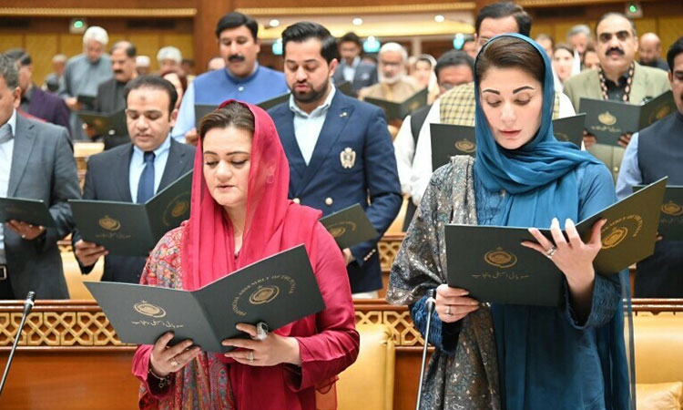 Ex-PM Nawaz’s daughter Maryam enters parliamentary politics as newly-elected members of Punjab assembly take oath