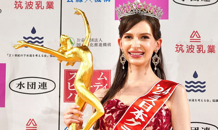 Karolina Shiino, Ukrainian-born Miss Japan, gives up her title after an article about her affair with a married man