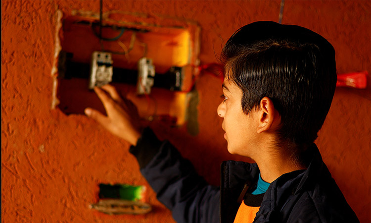 Teenage 'Newton of Gaza' creates system to light up family tent