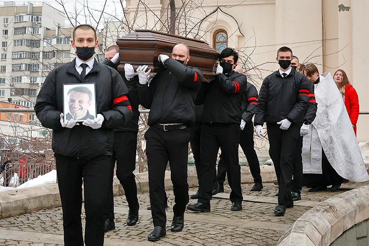 Opposition leader Navalny buried in Moscow amid thousands of defiant mourners