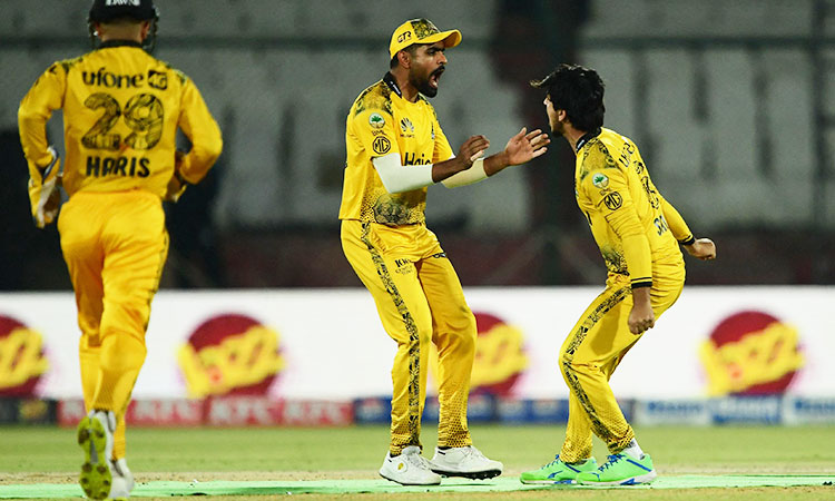 Peshawar edge Karachi in low-scoring thriller in Pakistan Super League match  