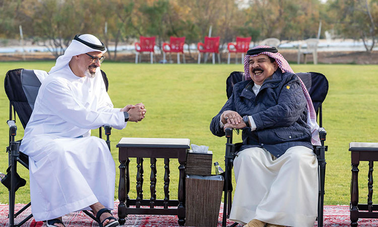 King of Bahrain receives Crown Prince of Abu Dhabi in Manama