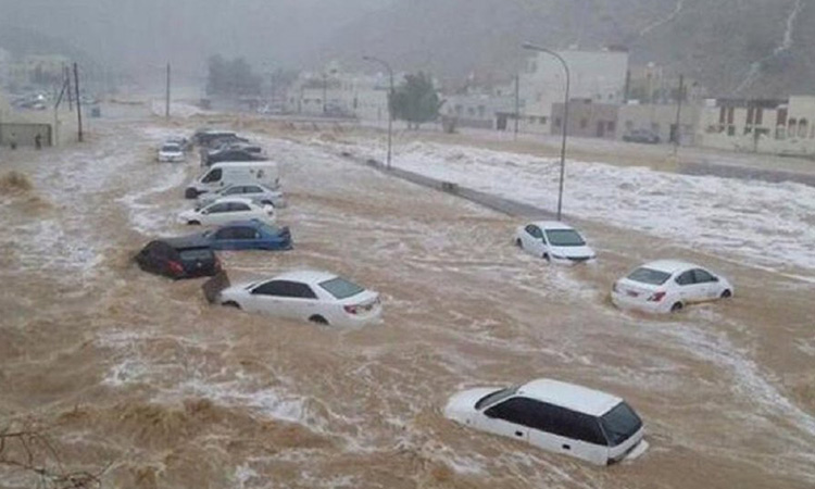 UAE leaders offer condolences to Sultan of Oman over floods victims