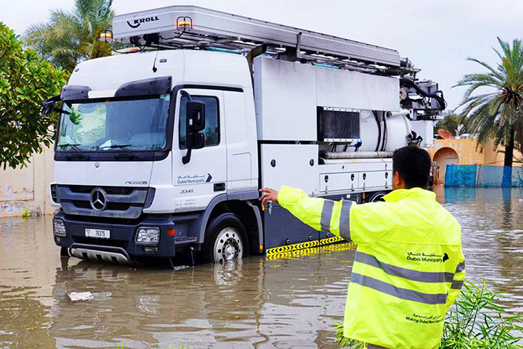 Dubai Municipality allocates urgent WhatsApp number 800900 to request water withdrawal