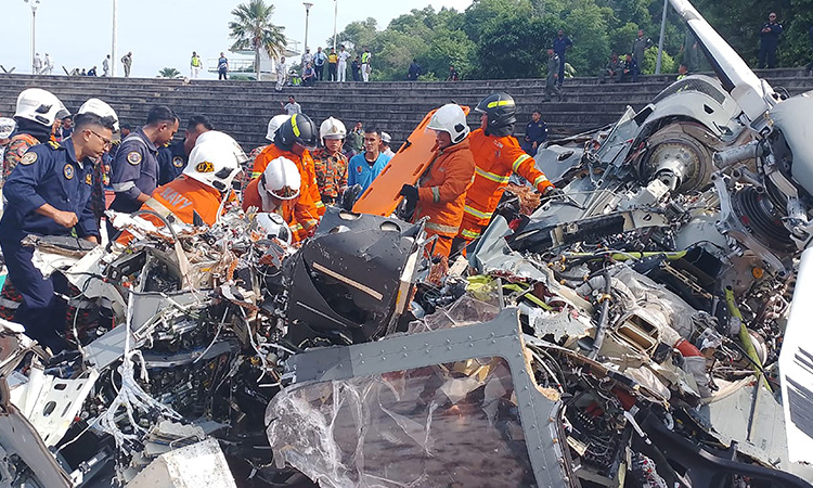 2 Malaysian military helicopters collide and crash, killing all 10 crew