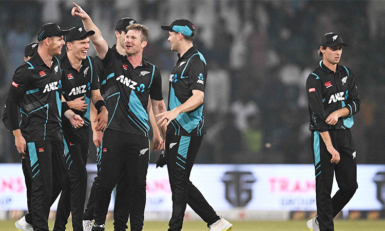 Clinical New Zealand outlast Pakistan to win fourth T20