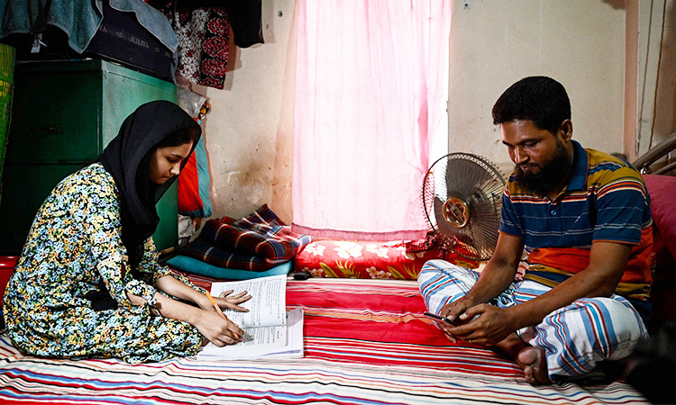 Bangladesh children sweat at home as heatwave shuts schools