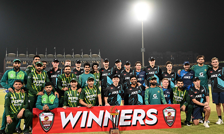 Azam and Afridi help Pakistan down New Zealand to draw T20I series 