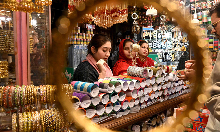 Pakistan’s delicate Eid bangles go from furnace to forearms